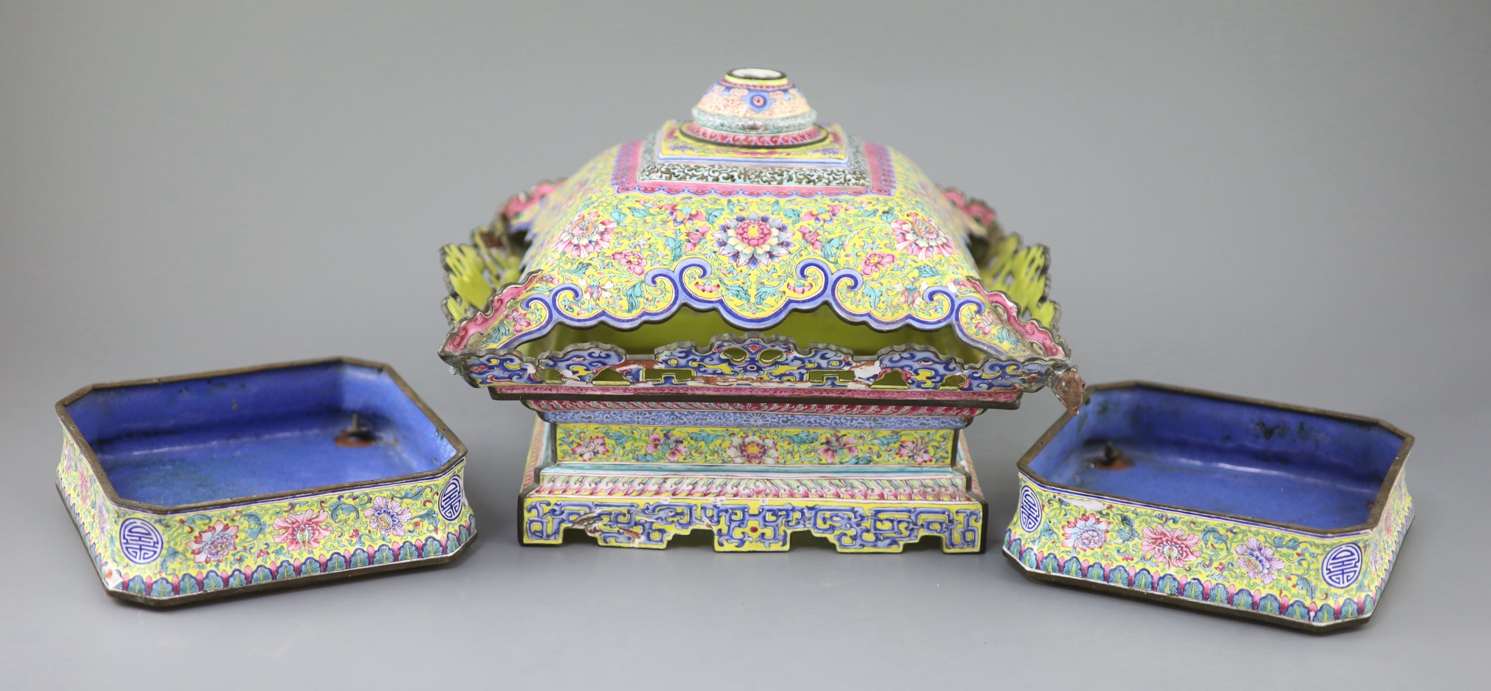 A Chinese Canton (Guangzhou) enamel stand and two similar dishes, Qianlong period, the stand 30cm wide